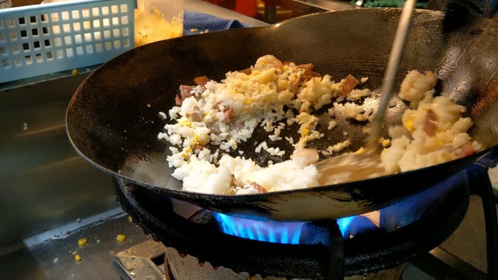蛋炒飯翻炒技能/Egg Fried Rice Cooking Skill – 台灣街頭美食