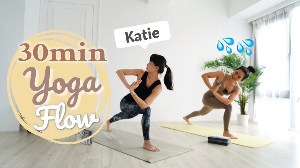 30分鐘適合早晨的流動瑜珈 |全身肌力、開髖放鬆、核心挑戰 30 min morning yoga flow feat.@凱蒂瑜伽 Flow With Katie