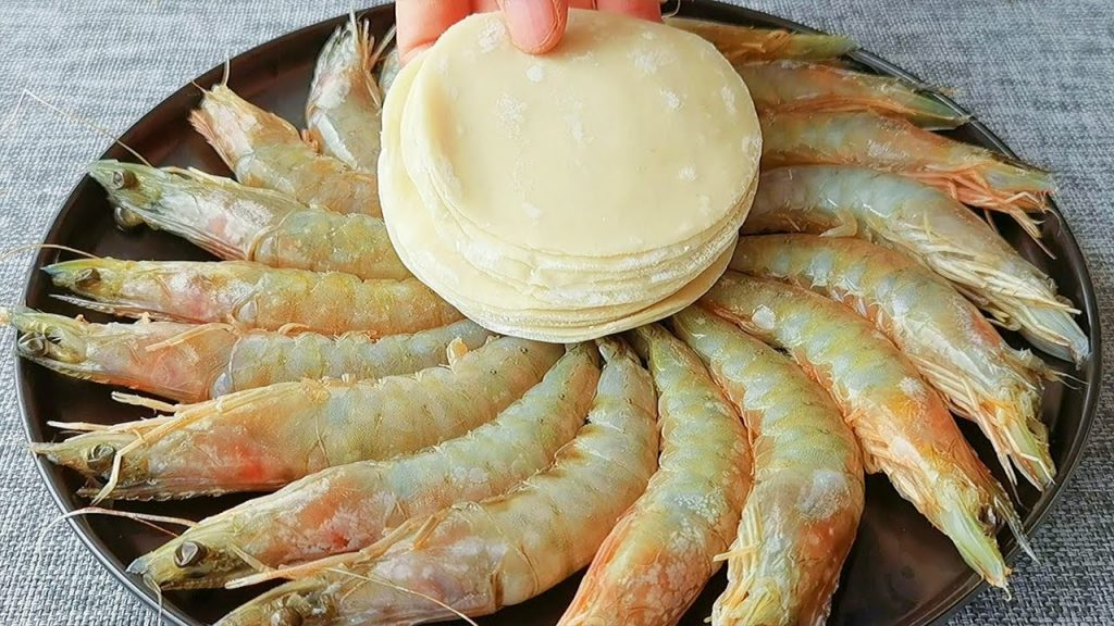【小穎美食】餃子皮別包餃子了,加一斤大蝦,比餃子簡單,比餡餅還香,真解饞