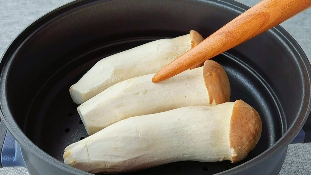 【小穎美食】杏鮑菇放鍋中蒸一蒸,沒想到這麼好吃,上桌就光盤,天天吃都不膩