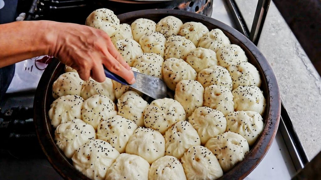 Steam-fried Pork Buns Making Skills in Taiwan/港式鮮肉包製作(生煎包) -Taiwanese Street Food