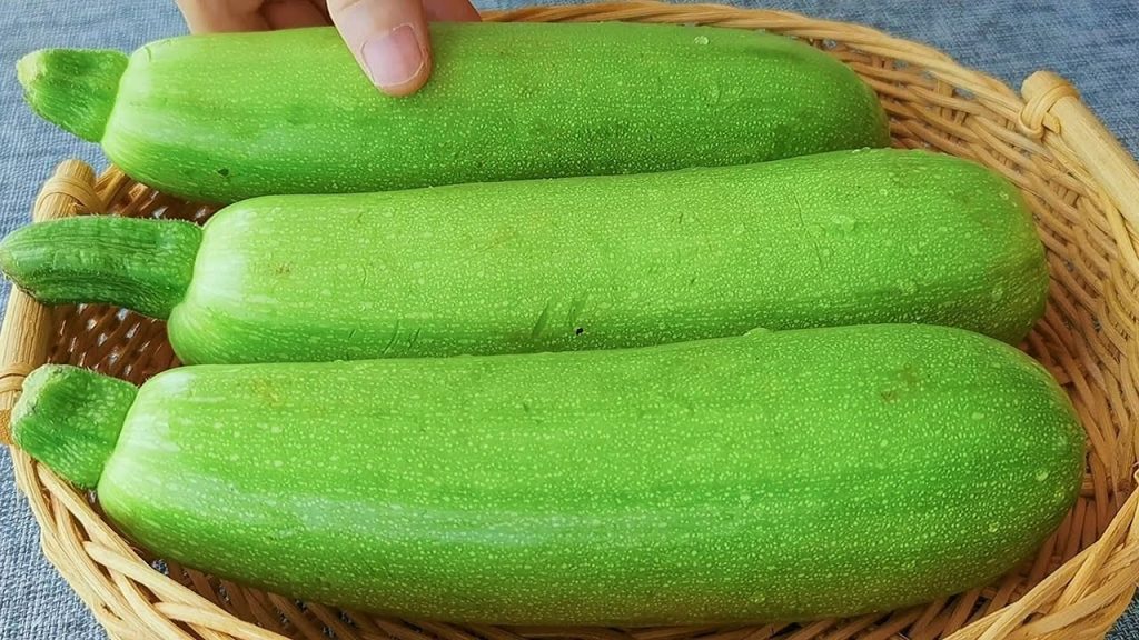 【小穎美食】最近西葫蘆很火的吃法,我家一周吃5次,營養解饞,飯店都吃不到