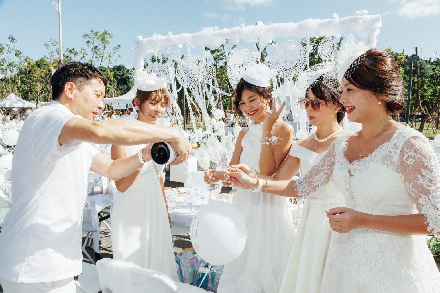 無時無刻都充滿相見時的快樂氛圍,舉起手上…