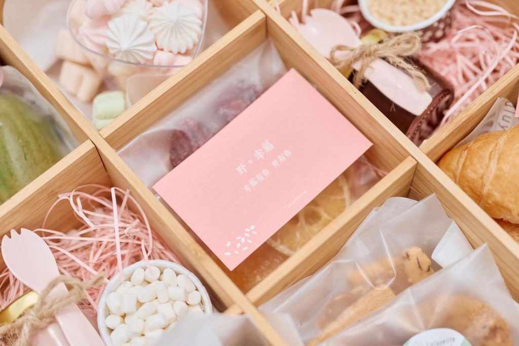 分你一點甜
大家敲碗許久的季節餐盒
你還沒跟上嗎?
一格格都與你分享
讓你幸福的…