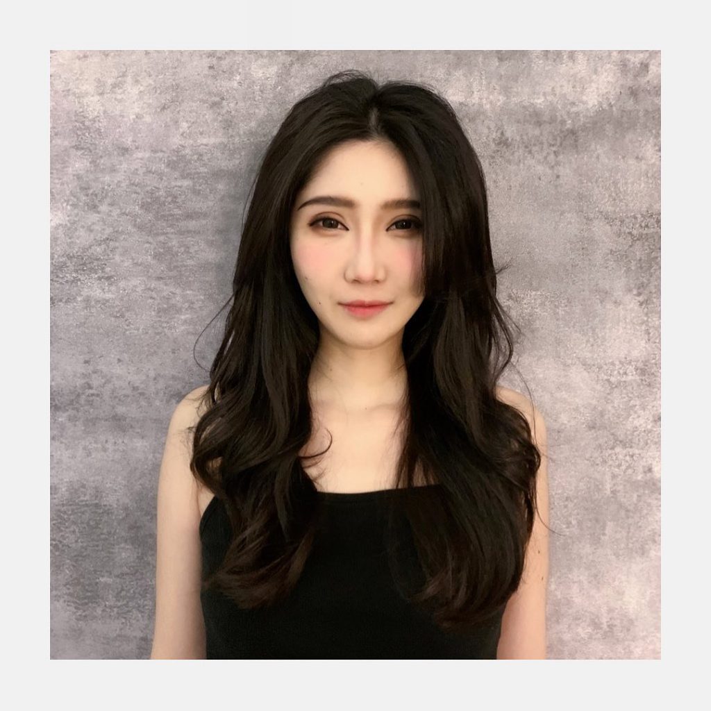 賦予一些捲度
蓬鬆感提升
.
.
.
#青色髮廊
#設計在夢想與實際之間
#想在…