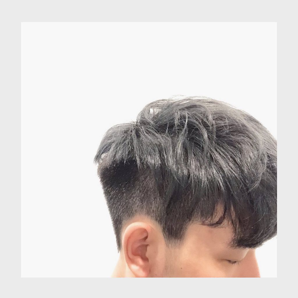 #頭型細節 #深灰色慢慢褪色的模樣
長久以來,大眾對於男生的髮型的認知就是
推一…