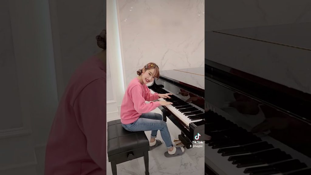 #鋼琴演奏#彈鋼琴的小姐姐#鋼琴#即興演奏#家有琴童初成長#鋼琴課#piano #嘿基尼