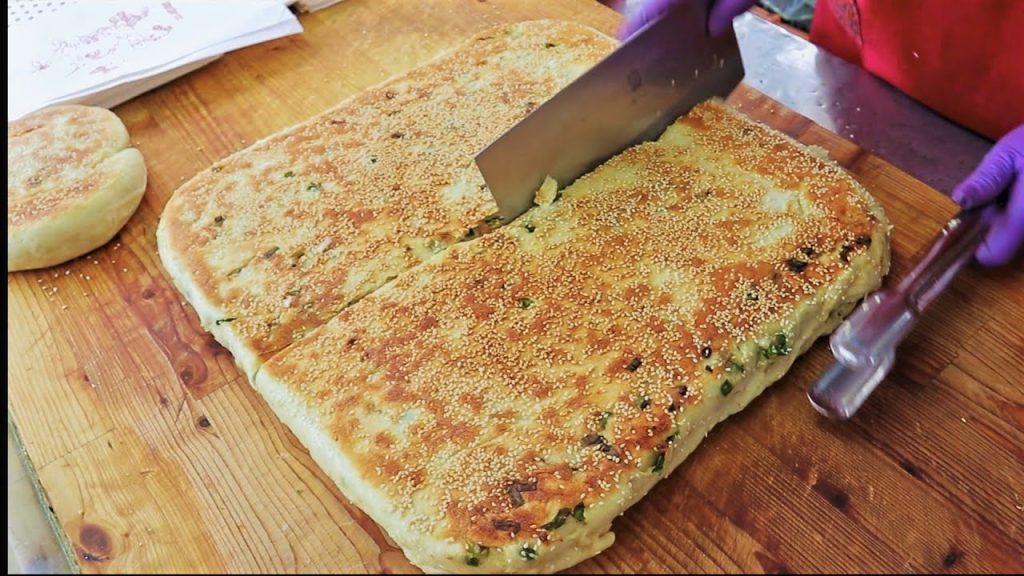 蔥花大餅製作 – 台灣街頭美食/ Giant Scallion Pancake(Chinese flatbread)-Taiwanese Street Food