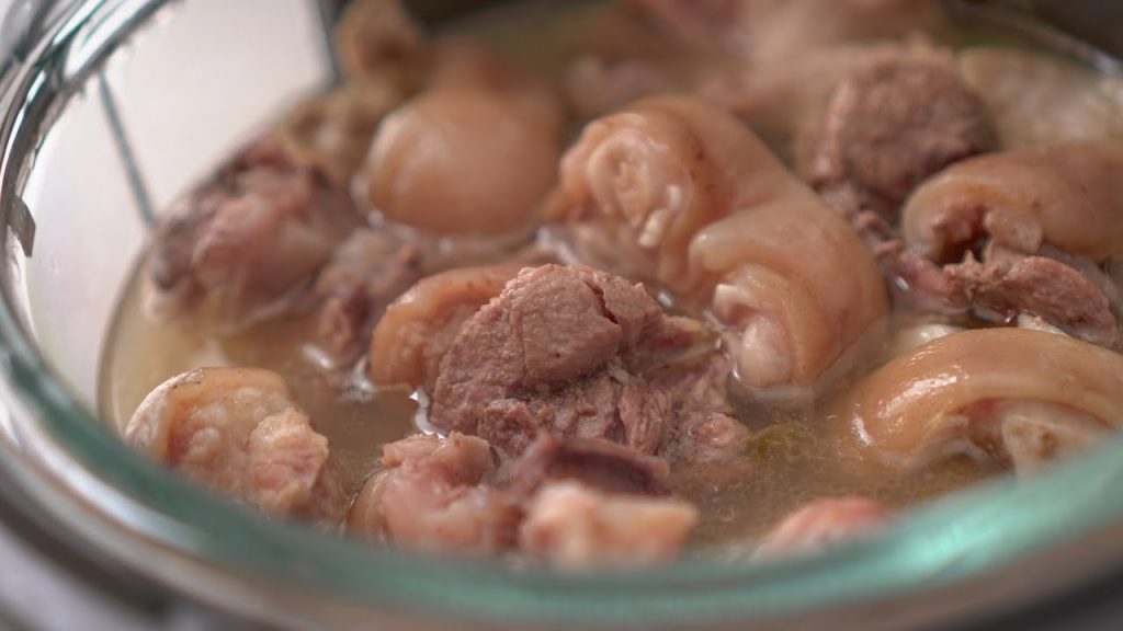 【1mintips】不加一滴水,汽煲豬腳讓你吃得到膠質! !零廚藝滷出完美豬腳,汽煲火候,打敗大廚! !