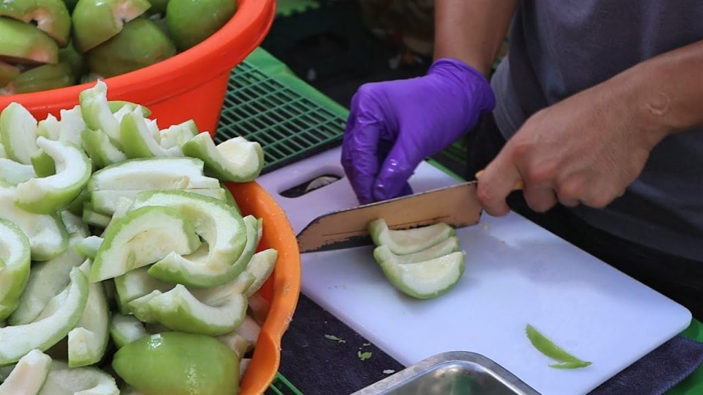 驚人的切水果技巧,甘草芭樂製作/Amazing Fruit Ninja, fruits cutting skills (水果切割技巧, 芭樂切割 ) – 台灣街頭美食