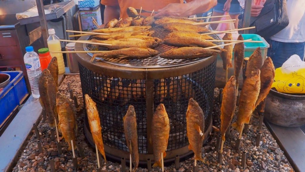 Amazing food!Sweetfish catch and grilled Sweetfish in night market / 秘境!部落香魚捕撈, 夜市烤香魚 – 台灣美食 -雙龍部落