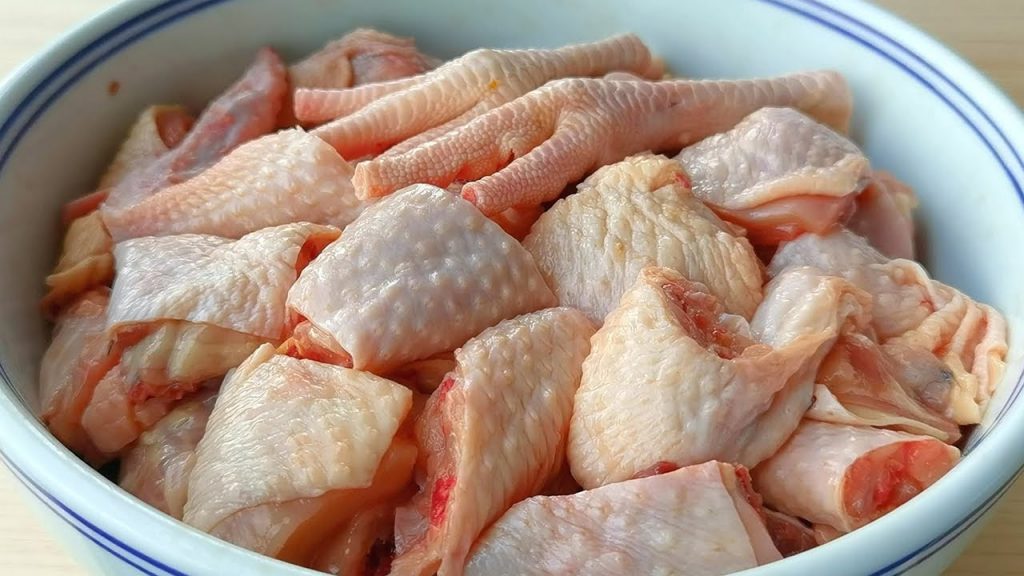 【小穎美食】燉雞肉時,切記別直接焯水,教你正確做法,雞肉鮮香嫩滑不腥不柴