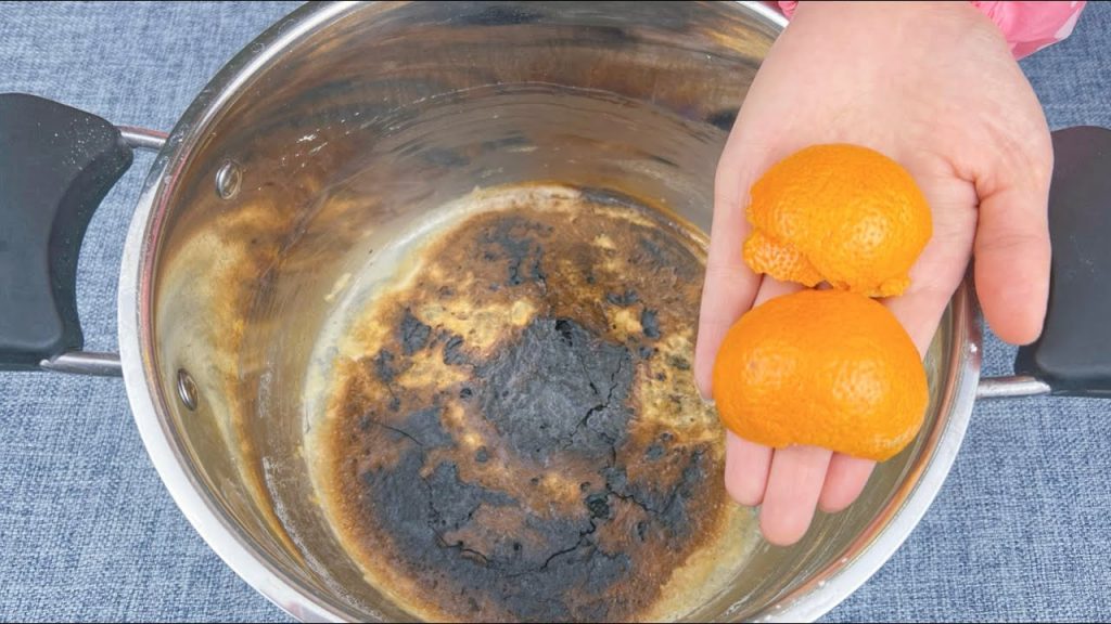 鍋燒焦了怎麼辦?教你一招,只要在鍋里加點它,黑垢自動脫落,立馬煥然一新