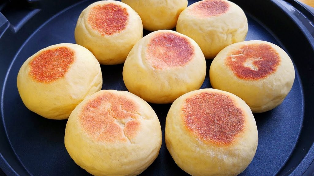 【小穎美食】麵粉裡加2個橙子,不用油,不用水,大鍋簡單一烙,比麵包還好吃