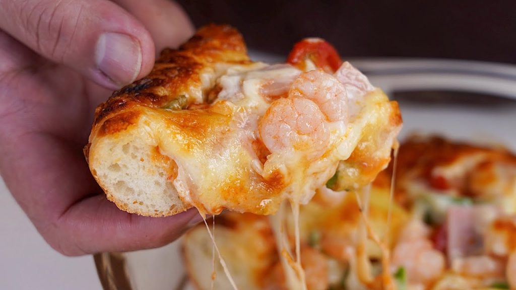 【1mintips】什麼!第一次烤披薩就成功!又厚又酥脆,出乎意料!到底秘密武器是什麼?簡單到嚇一跳!