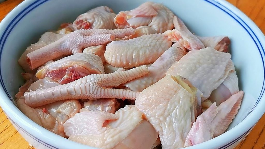 【小穎美食】快過年了,教你雞肉好吃的做法,配料簡單味道足,全家人都喜歡