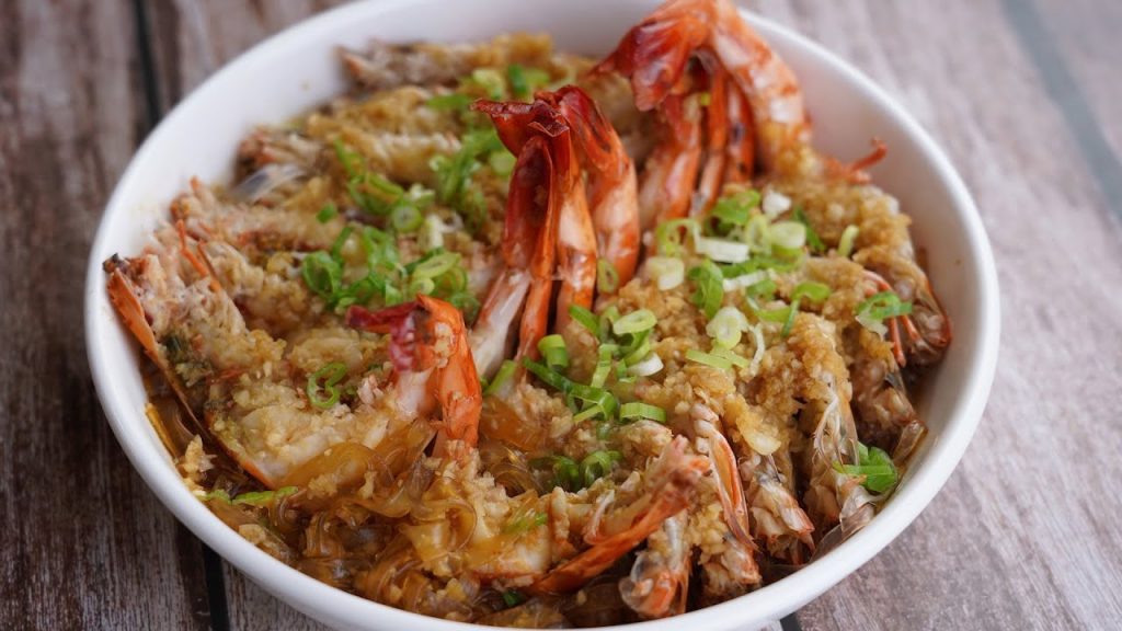 【1mintips】租屋族的霸氣料理! !蒜泥蒸蝦粉絲,輕鬆上桌,熱熱的吃,下飯又暖胃! !餐廳菜,第一次做就成功! !這樣蒸,比電鍋美味,比電鍋快! !