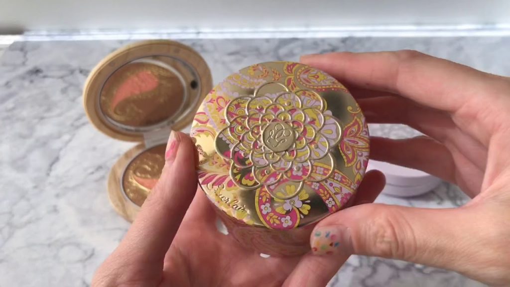 也太美!【幻彩流星蜜粉球】穿上夏季限量新衣,絕美「紫紅mix晶亮橘」打造度假桃花妝