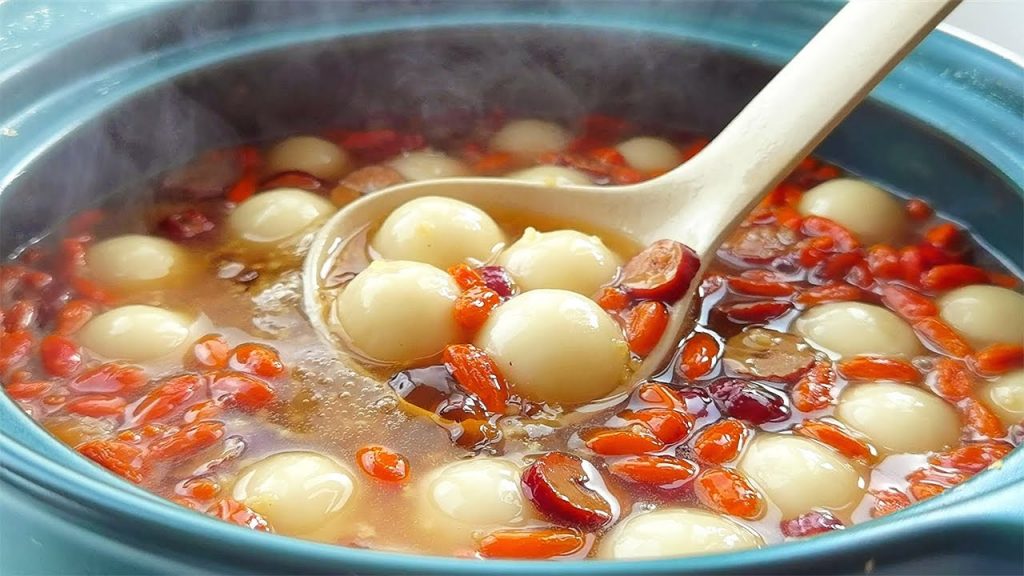 【小穎美食】天冷了,多給家人喝這湯,補血補氣又驅寒,做法簡單,營養又美味