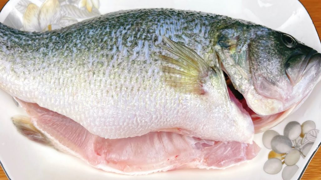 無論蒸什麼魚,千萬別放鹽和料酒醃制,大廚教你一招,魚肉鮮嫩無腥味 , A recipe of Steamed fish