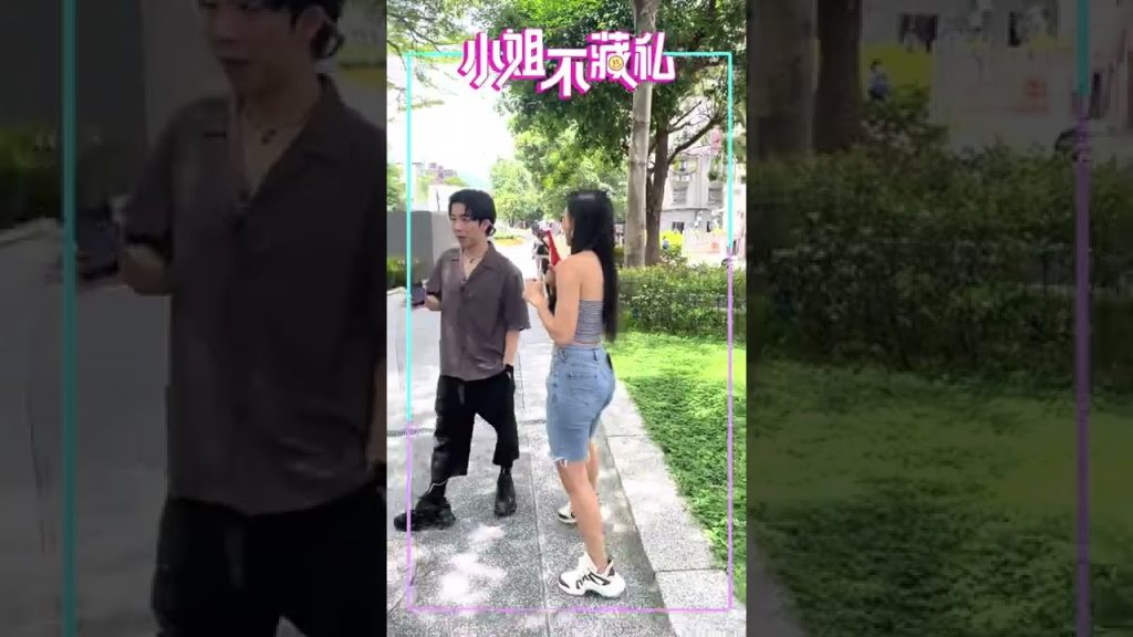 菲比超心機秘技若隱若現男人最愛?!直嗆Sabrina平常太暴露沒質感?!#shorts【#小姐不藏私】