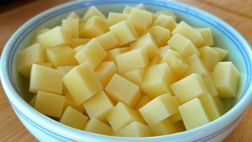 【小穎美食】土豆切成小丁,不用燉不油炸,上桌就是大硬菜,比紅燒肉還受歡迎