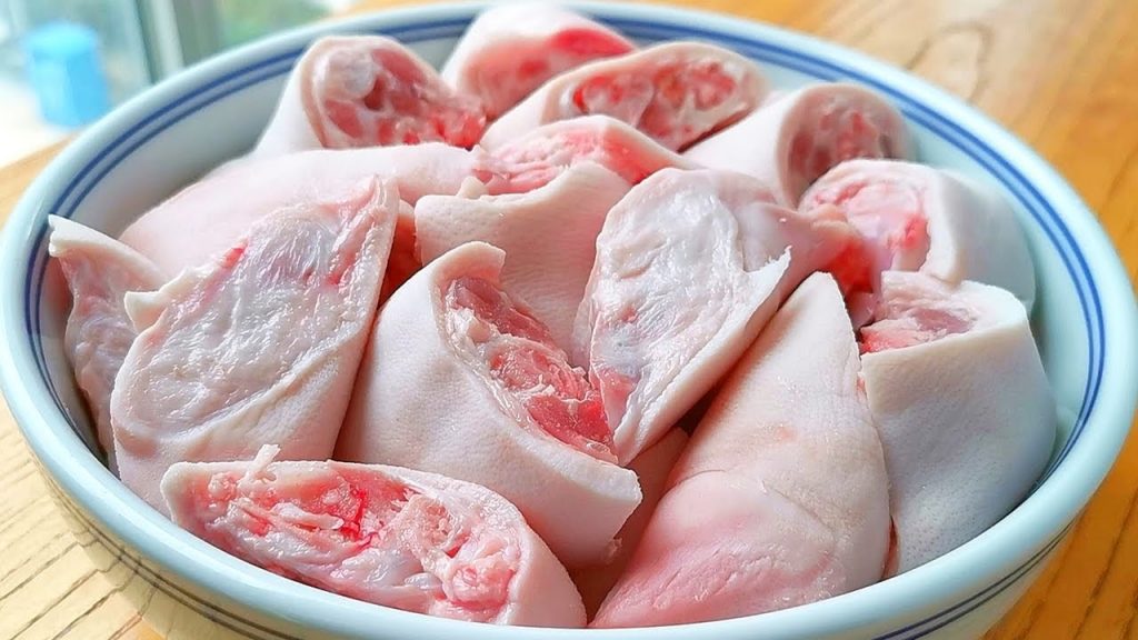 【小穎美食】豬腳最好吃的做法,不油炒不加水,加一碗黃豆,出鍋連湯汁都不剩