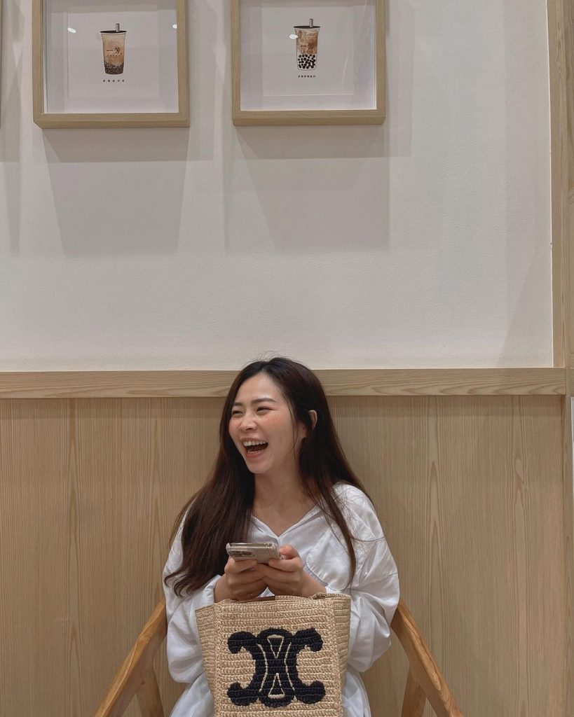 不知道是年紀大了還是太愛笑了
這魚尾紋⋯⋯
#休假也要喝奶茶 #奶茶重度成癮 …