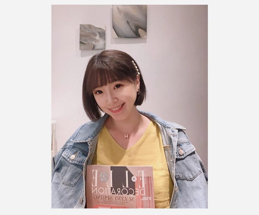 忙碌中沒辦法每一位客人紀錄拍照
貼心女孩把CYAN當攝影棚
拍了大頭貼出來
–
…