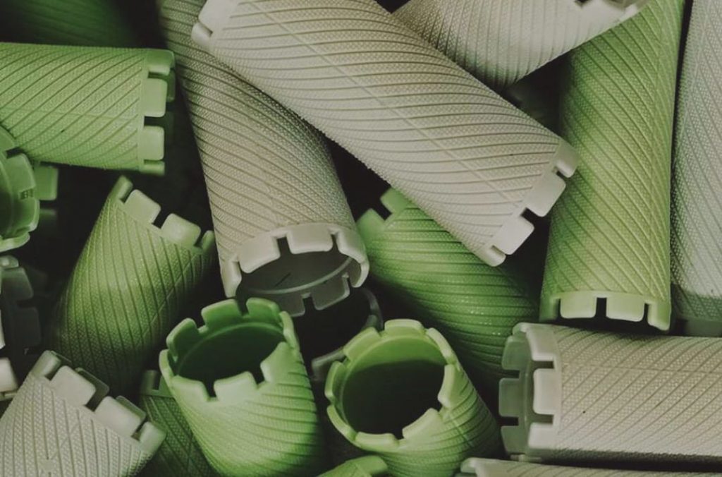 燙髮有很多種類
大致上可分為「加熱的溫塑燙」和「不須加熱的冷燙」兩種類型
–
-…