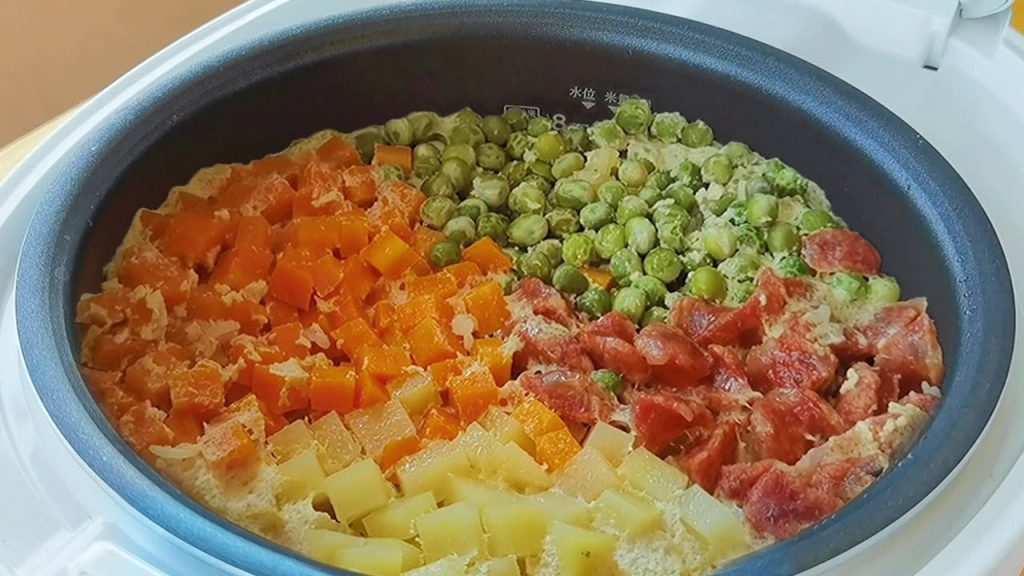 【小穎美食】今天才知道米飯可以這樣煮,簡單美味又營養,不用菜就能吃兩碗!