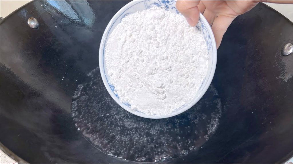 把一碗糯米粉倒入滾燙的開水中,瞬間變美食,真厲害,出鍋特解饞 ,A recipe of Glutinous rice flour