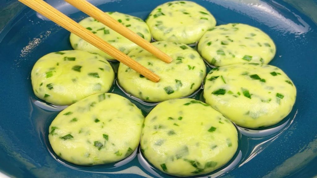 自從學會韭菜這種吃法,我家麵粉就不包餃子了,5分鐘出鍋,真解饞 ,A recipe of Leek Noodle Soup