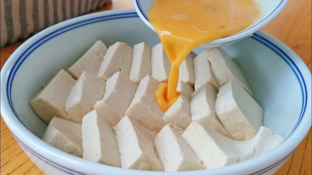 【小穎美食】一塊豆腐,四個雞蛋,加1個西紅柿,掌握好這個做法,三盤不夠吃