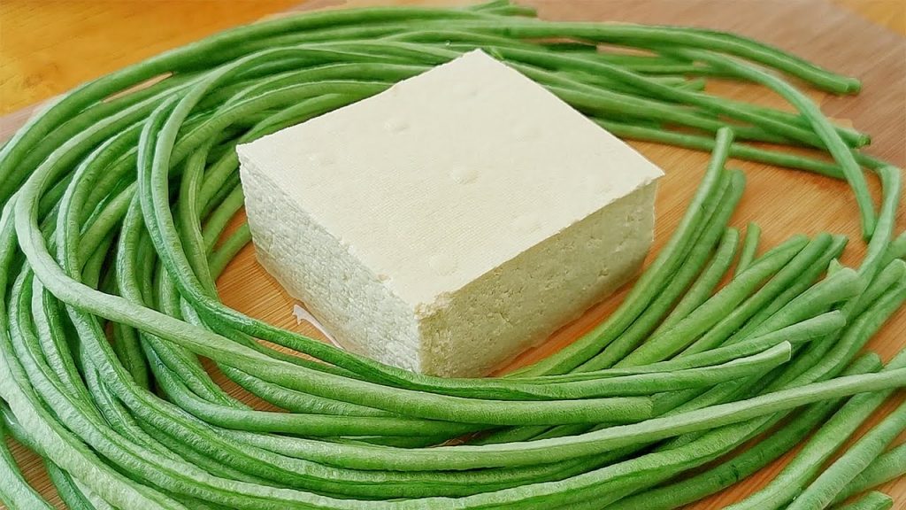 【小穎美食】我家豆腐從不炒著吃,加一把豆角,出鍋比紅燒肉還香,超過癮!