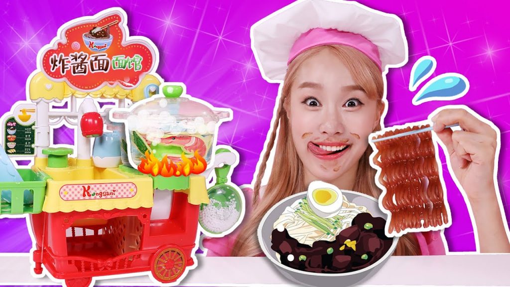 星期天是吃炸醬麵的日子!小豆炸醬麵店廚房玩具玩烹飪遊戲-基尼