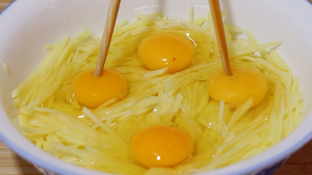土豆丝和鸡蛋搭配,没想到这么好吃,孩子隔三差五点名要吃,美味【刘姐厨房 Magic Food】