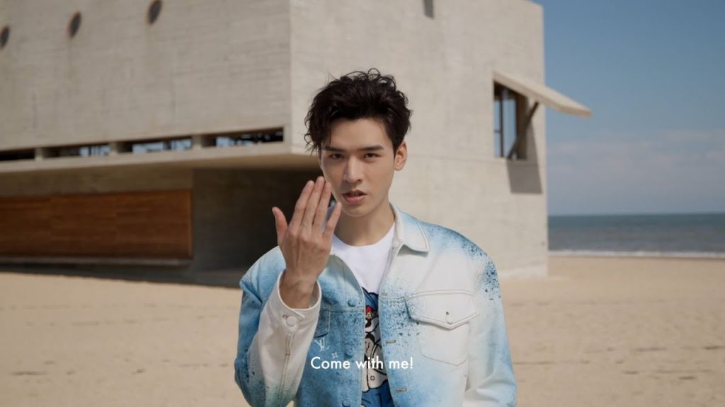 龔俊在阿那亞2023春夏男裝秀| 路易威登