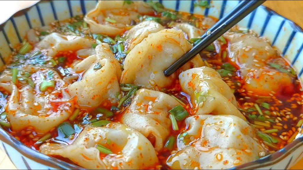 【小穎美食】酸湯餃子這樣做才好吃,酸辣開胃又解饞,保證你吃一次就忘不了!