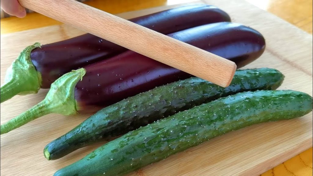 【小穎美食】茄子這樣做太好吃了,不炒不油炸,加2根黃瓜,出鍋比紅燒肉還香