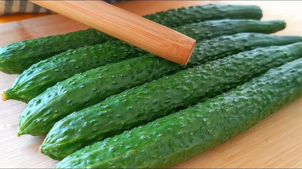 【小穎美食】黃瓜好吃有竅門,一拍一切,清脆爽口,一次做6根不夠吃,解饞!