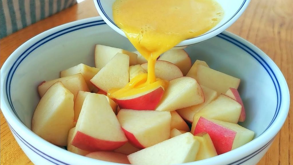 【小穎美食】蘋果裡加2個雞蛋,不油炸,不烙餅,筷子攪一攪,出鍋瞬間被掃光!