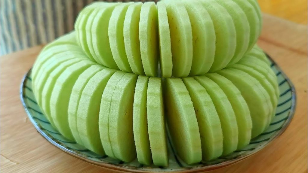 【小穎美食】茄子新吃法,不用炒不涼拌,一次做一大盤,上桌一家人搶著吃!