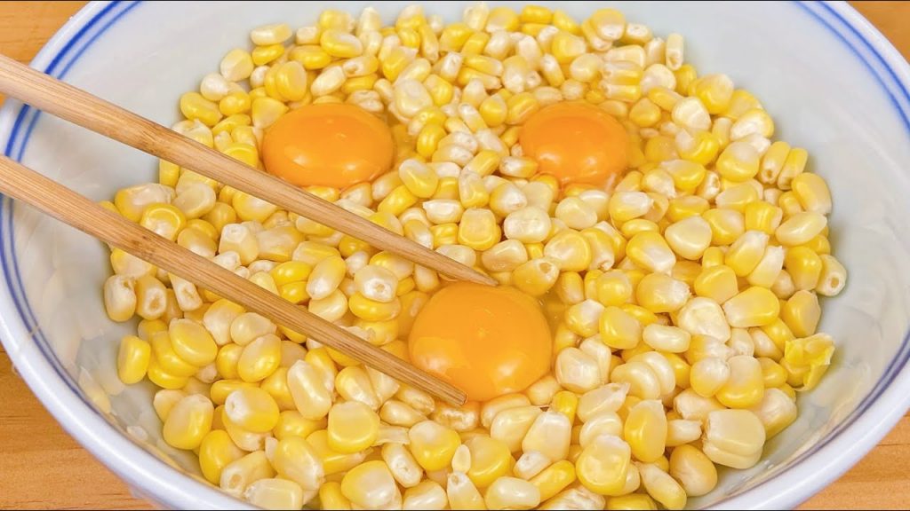 玉米別煮著吃了,加3個雞蛋,筷子攪一攪,出鍋孩子搶著吃,太香了 Egg corn 鸡蛋玉米