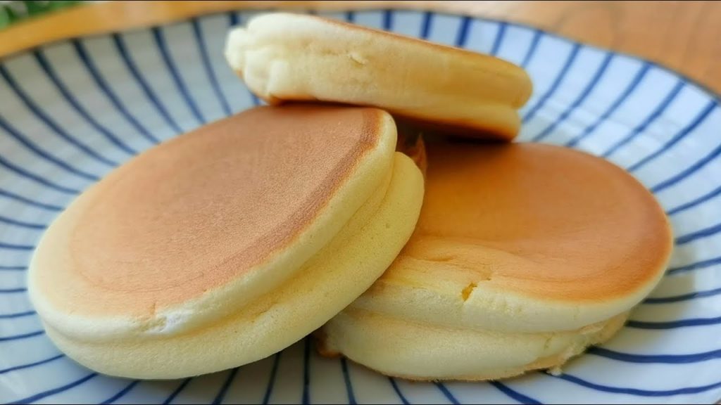 【小穎美食】3個雞蛋加一碗麵粉,不用烤不用蒸,口感綿軟,出鍋孩子搶著吃!