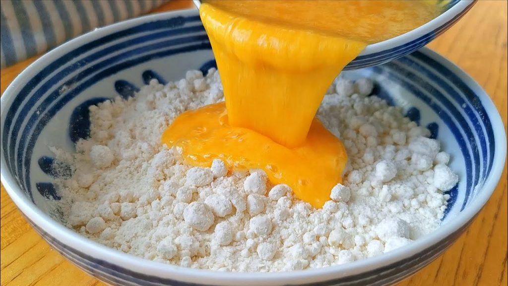 【小穎美食】麵粉別烙餅了,試試這樣做,不用蒸不用烙,金黃酥脆,太香了!