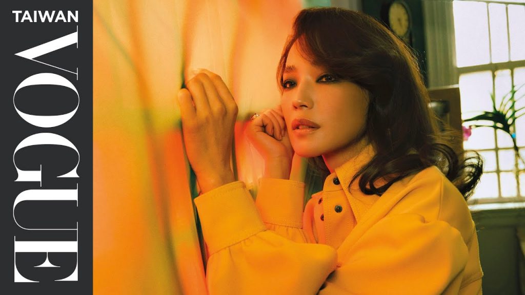 舒淇,虛幻裡的真實人生|封面人物202012|Vogue Taiwan