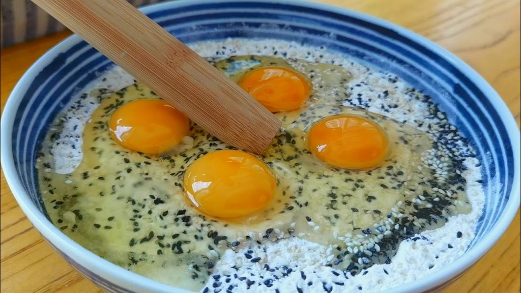【小穎美食】1碗麵粉加4個雞蛋,不用蒸不用烙,蓬鬆香甜,小孩子最愛吃了!