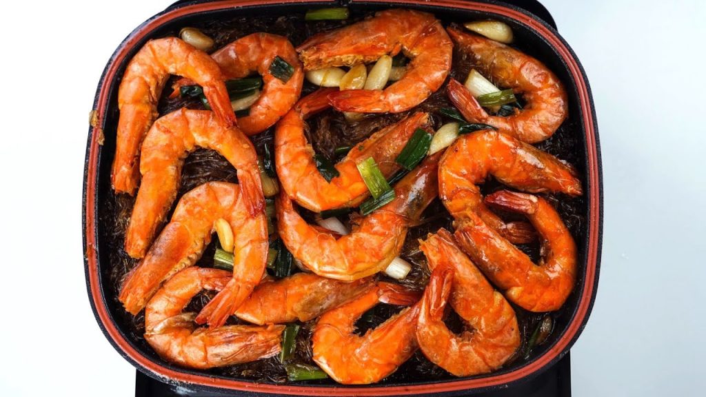 【1mintips】會翻鍋,你就是大廚! !這樣做鮮蝦粉絲煲,輕鬆翻面就成功! !大顛覆! !平底鍋做不到,雙面鍋輕鬆做出大廚菜! !煲仔料理,全靠這一鍋! !