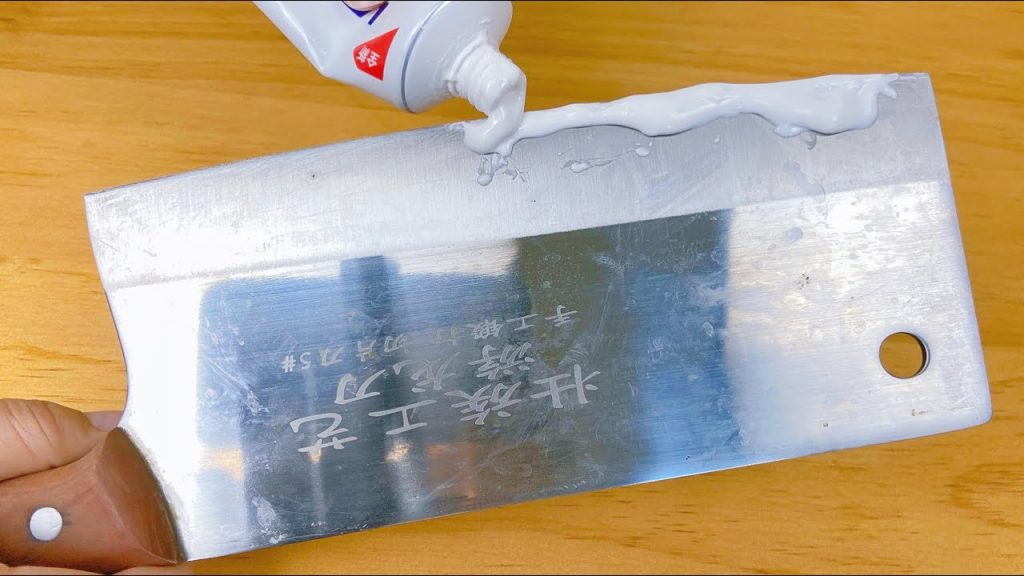 把牙膏塗抹在菜刀上,居然這麼厲害,家家戶戶都用得到,看完回家試試。【Magic Food】磨刀,Afilar,Sharpen,पैना,갈다,シャープにする